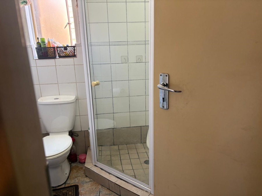 1 Bedroom Property for Sale in Silver Lakes Gauteng