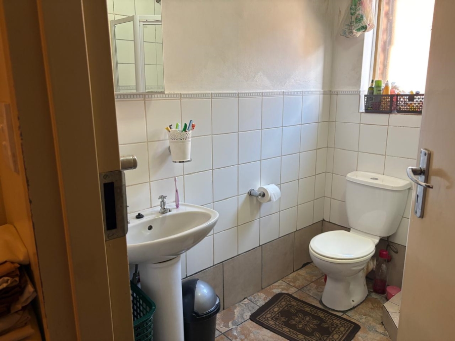 1 Bedroom Property for Sale in Silver Lakes Gauteng