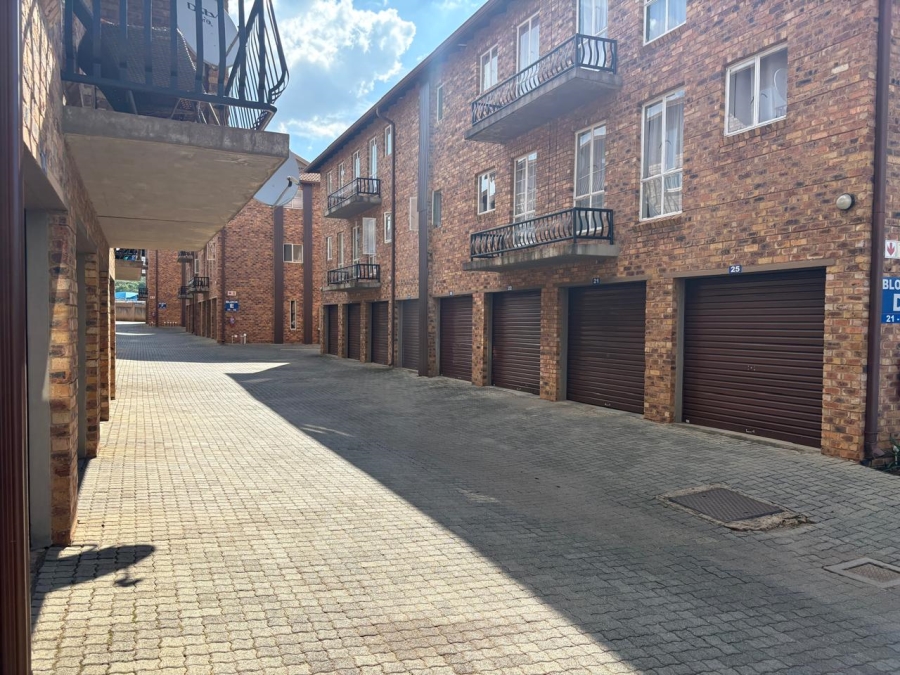 1 Bedroom Property for Sale in Silver Lakes Gauteng