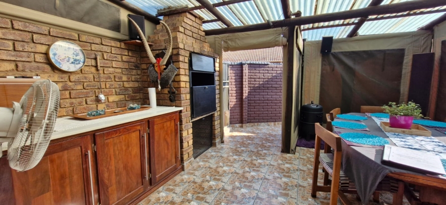 3 Bedroom Property for Sale in Willow Park Manor Gauteng