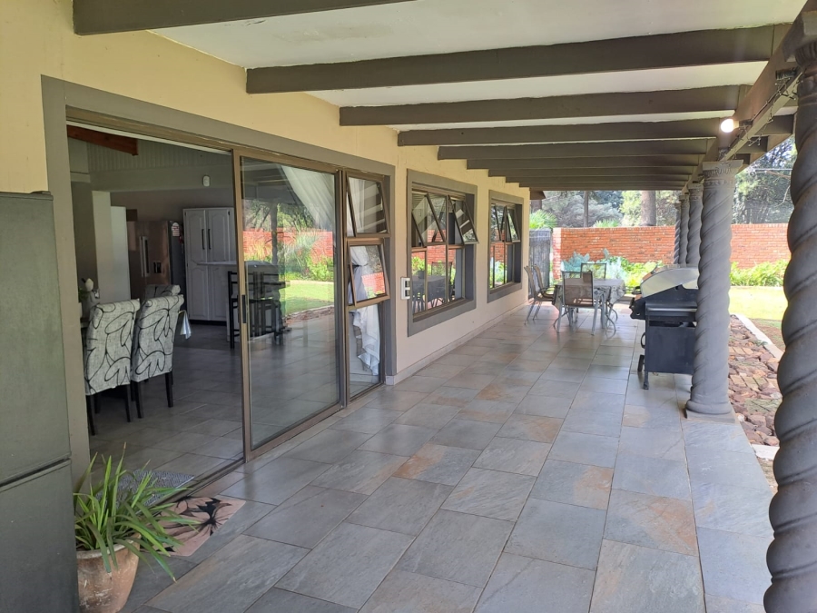 5 Bedroom Property for Sale in Unitas Park Gauteng