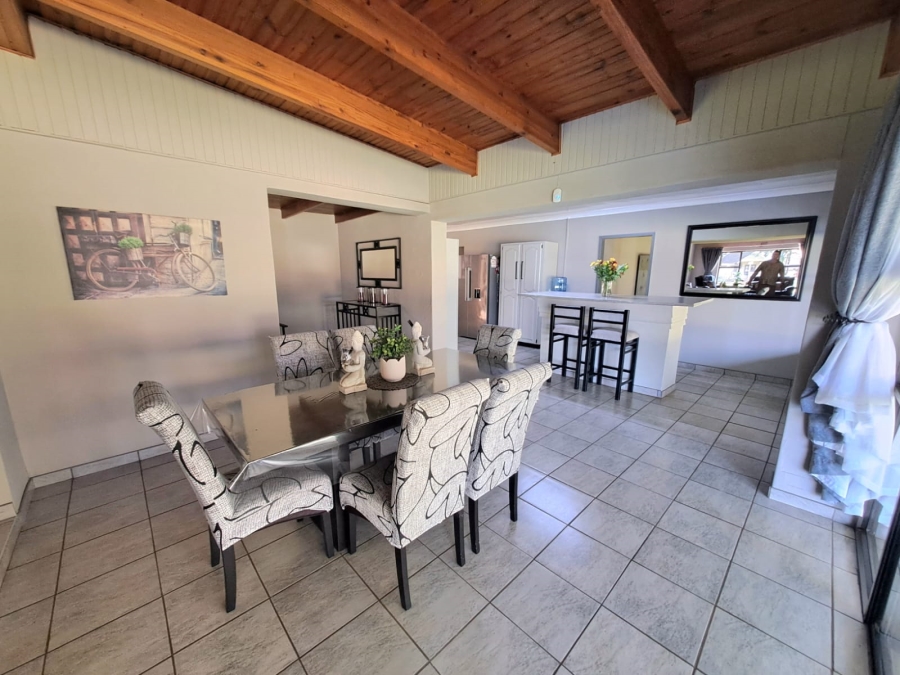 5 Bedroom Property for Sale in Unitas Park Gauteng