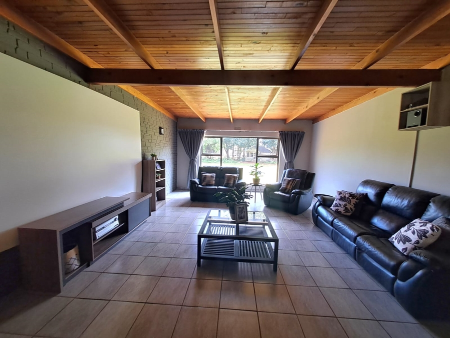 5 Bedroom Property for Sale in Unitas Park Gauteng