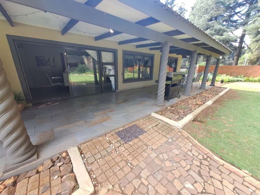 5 Bedroom Property for Sale in Unitas Park Gauteng
