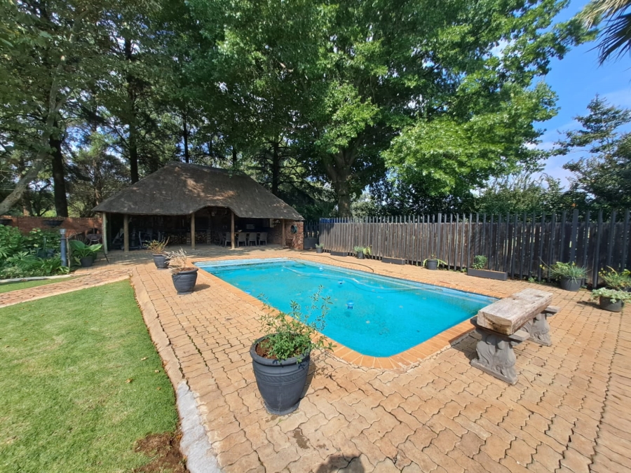 5 Bedroom Property for Sale in Unitas Park Gauteng