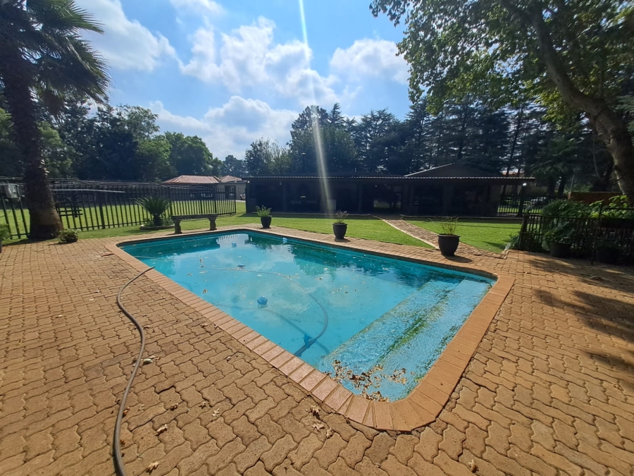 5 Bedroom Property for Sale in Unitas Park Gauteng
