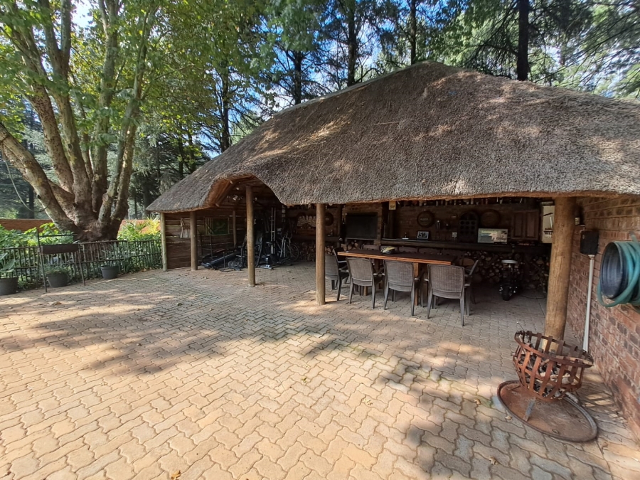 5 Bedroom Property for Sale in Unitas Park Gauteng