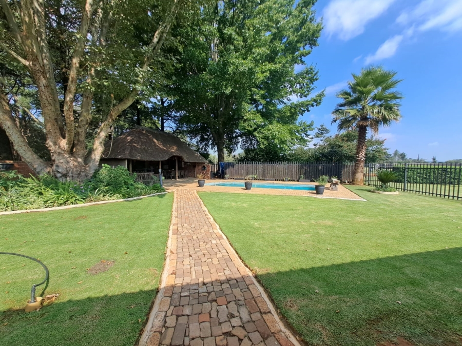 5 Bedroom Property for Sale in Unitas Park Gauteng