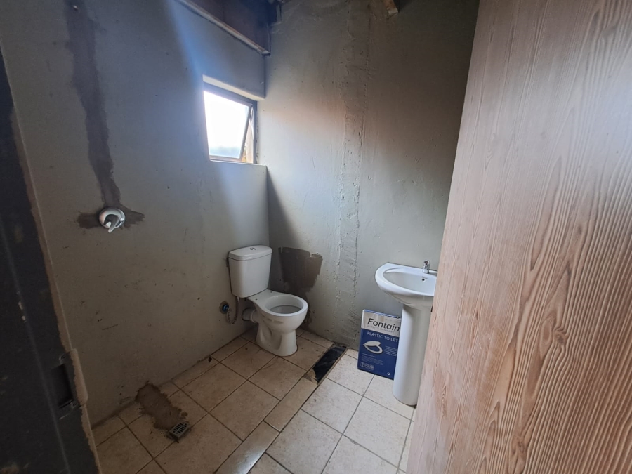 5 Bedroom Property for Sale in Unitas Park Gauteng