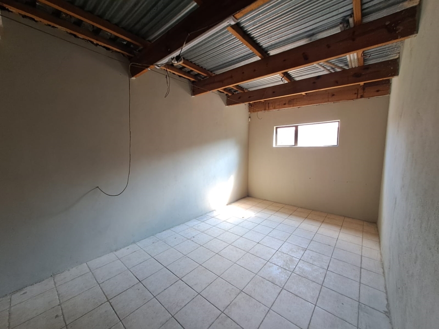 5 Bedroom Property for Sale in Unitas Park Gauteng