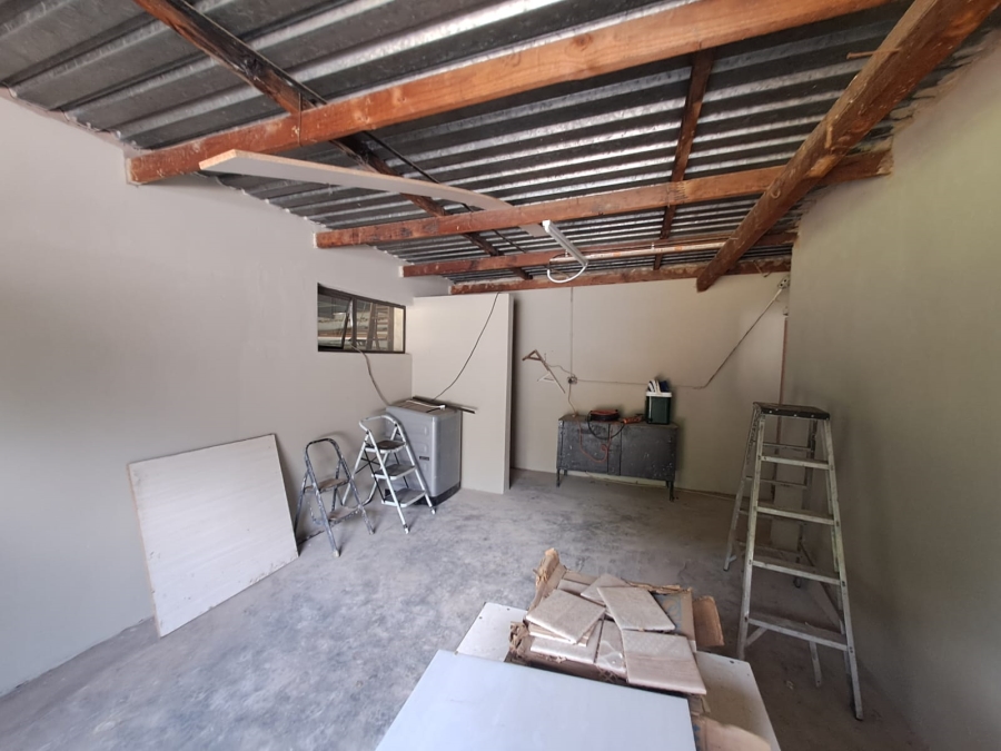 5 Bedroom Property for Sale in Unitas Park Gauteng