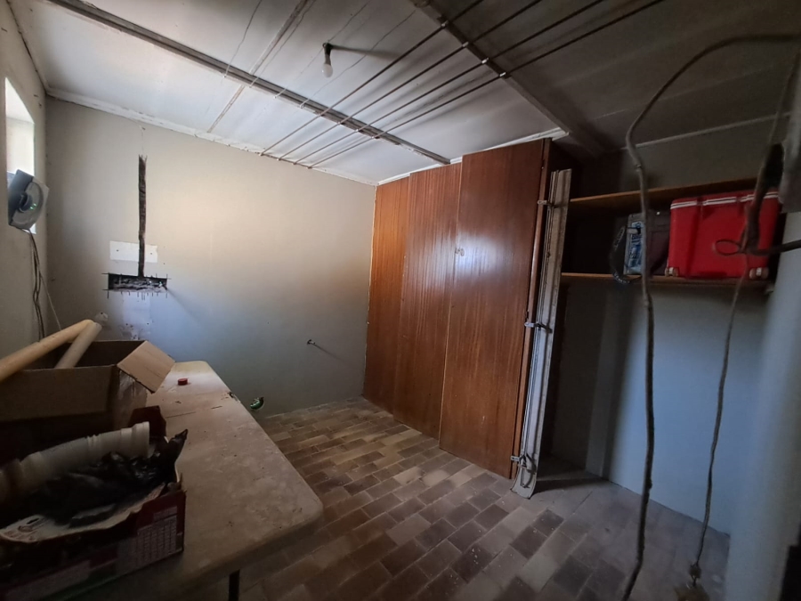 5 Bedroom Property for Sale in Unitas Park Gauteng