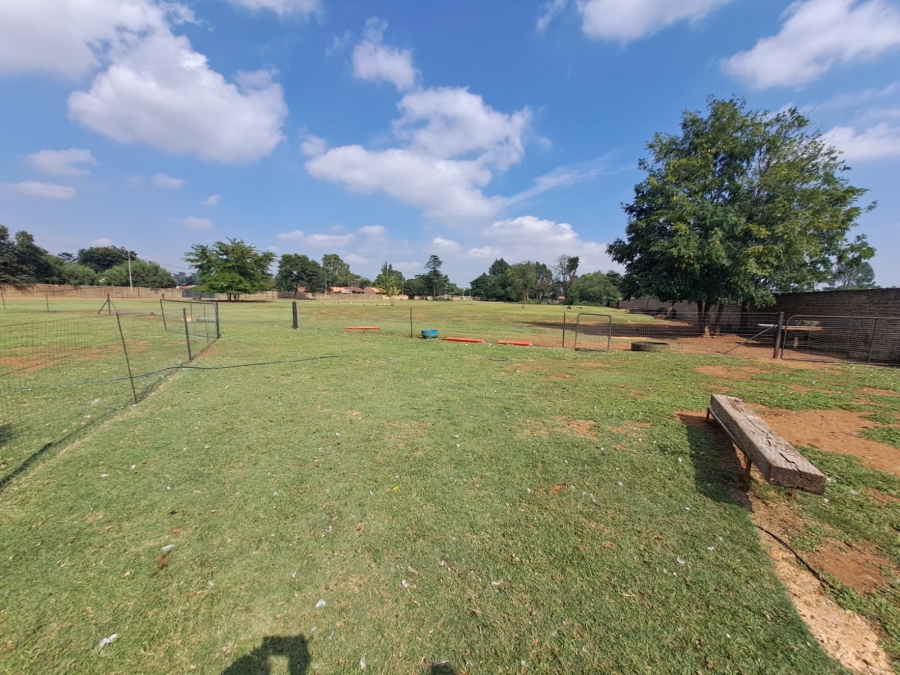 5 Bedroom Property for Sale in Unitas Park Gauteng