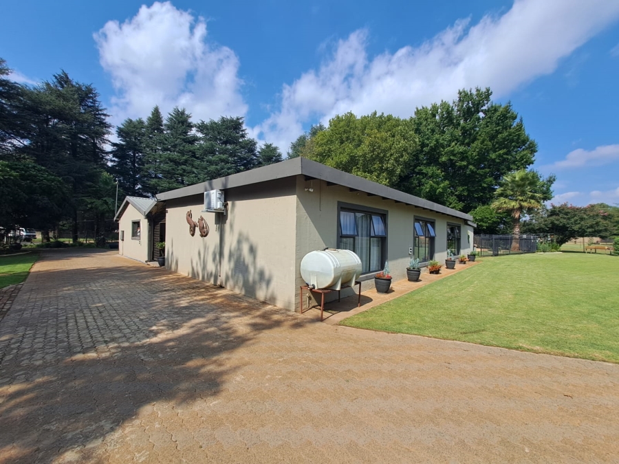 5 Bedroom Property for Sale in Unitas Park Gauteng