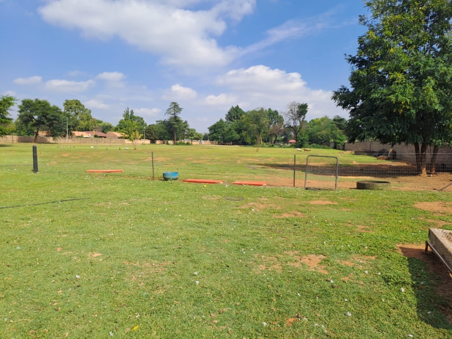 5 Bedroom Property for Sale in Unitas Park Gauteng