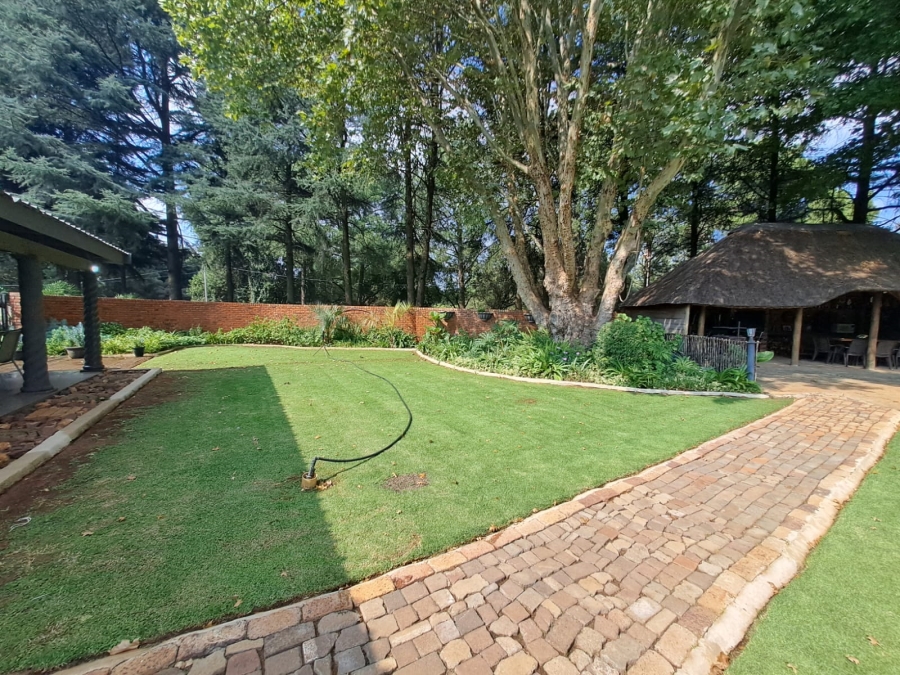 5 Bedroom Property for Sale in Unitas Park Gauteng