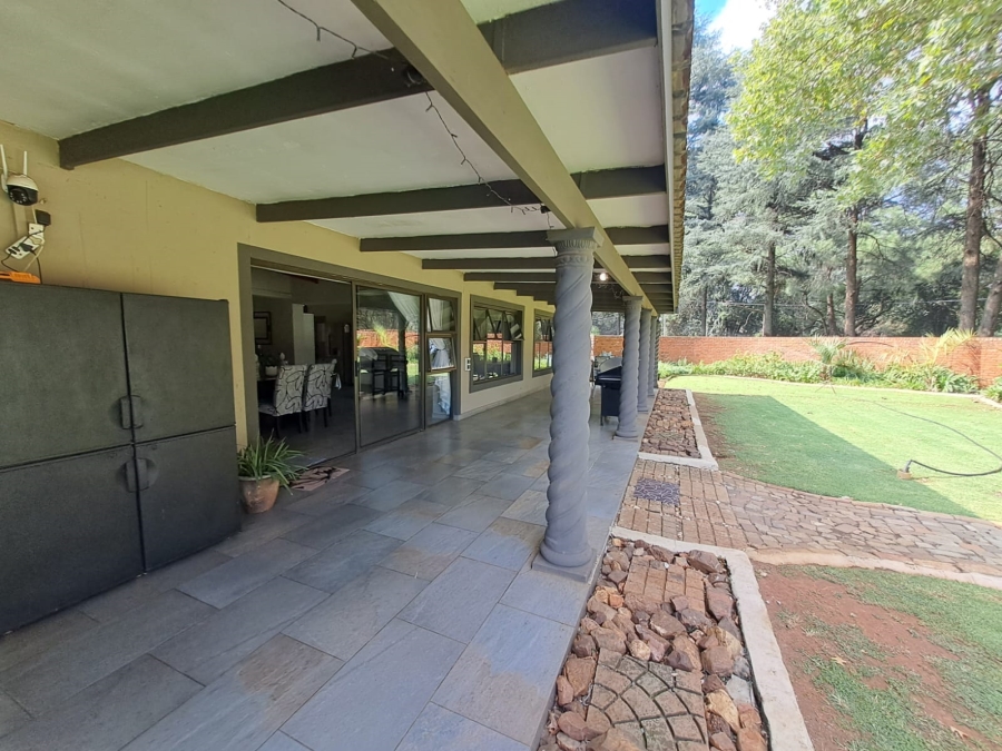 5 Bedroom Property for Sale in Unitas Park Gauteng