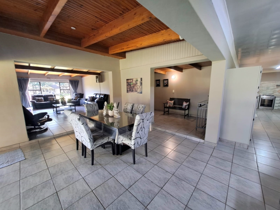 5 Bedroom Property for Sale in Unitas Park Gauteng