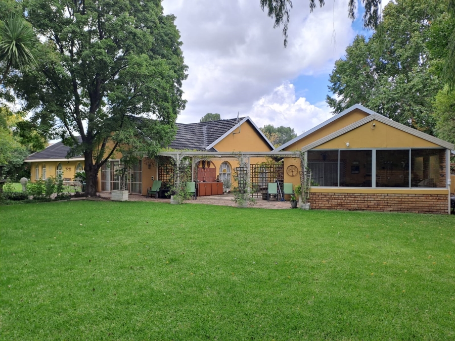 4 Bedroom Property for Sale in Three Rivers Proper Gauteng