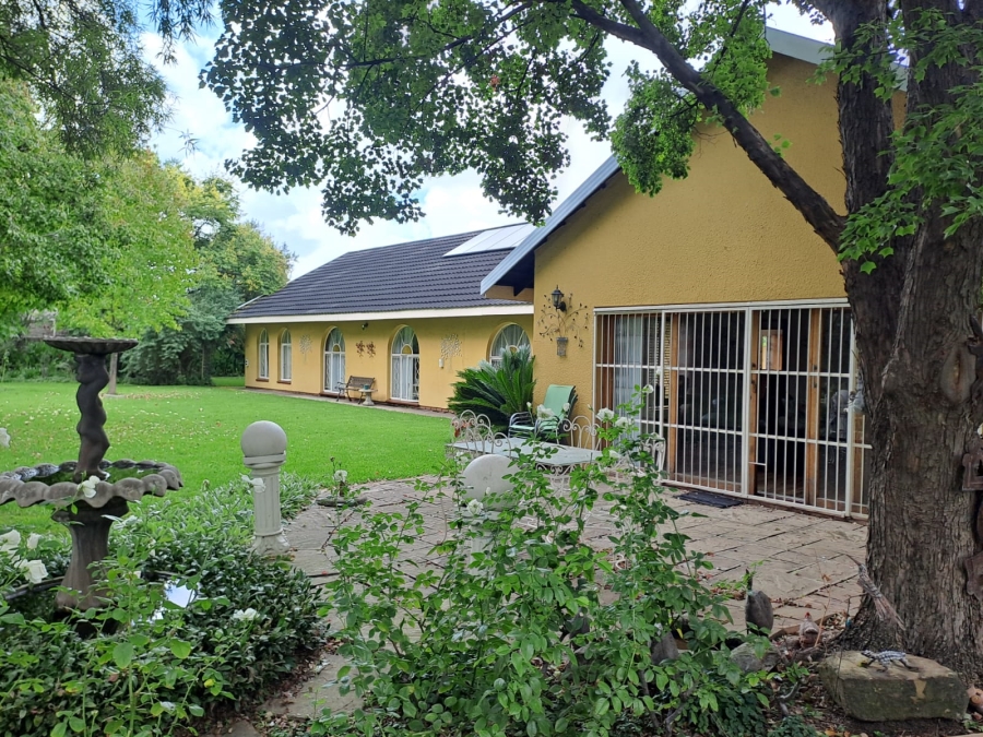 4 Bedroom Property for Sale in Three Rivers Proper Gauteng