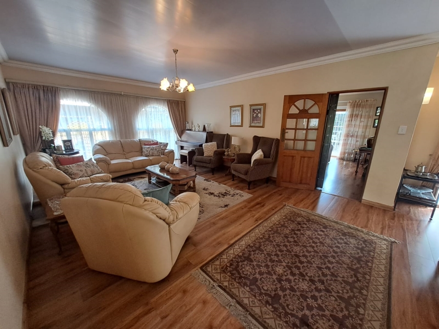 4 Bedroom Property for Sale in Three Rivers Proper Gauteng