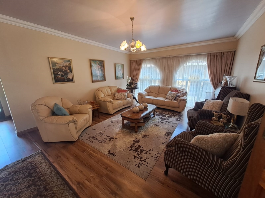 4 Bedroom Property for Sale in Three Rivers Proper Gauteng