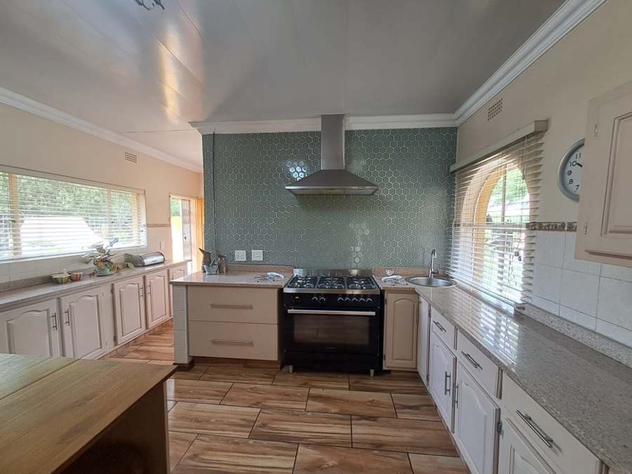 4 Bedroom Property for Sale in Three Rivers Proper Gauteng