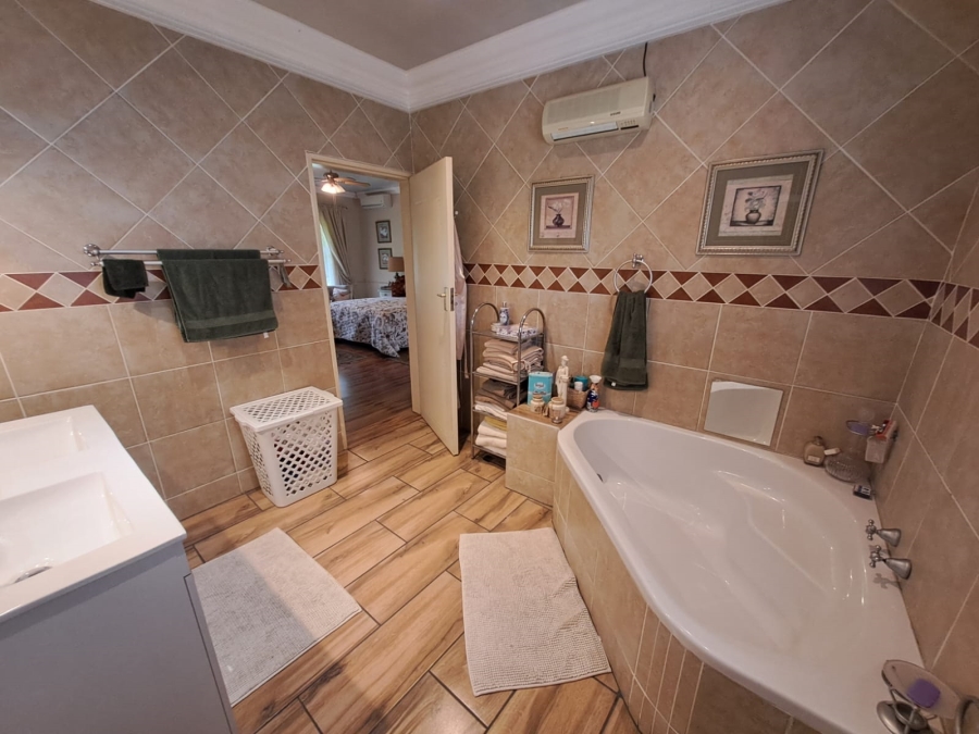 4 Bedroom Property for Sale in Three Rivers Proper Gauteng