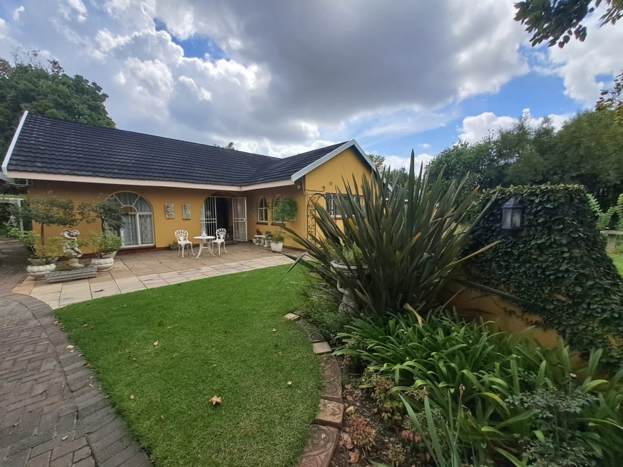 4 Bedroom Property for Sale in Three Rivers Proper Gauteng