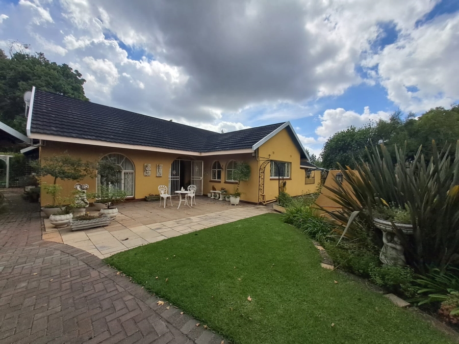 4 Bedroom Property for Sale in Three Rivers Proper Gauteng