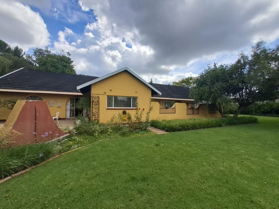 4 Bedroom Property for Sale in Three Rivers Proper Gauteng