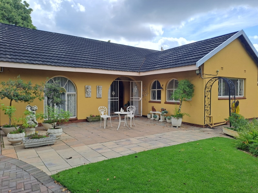 4 Bedroom Property for Sale in Three Rivers Proper Gauteng