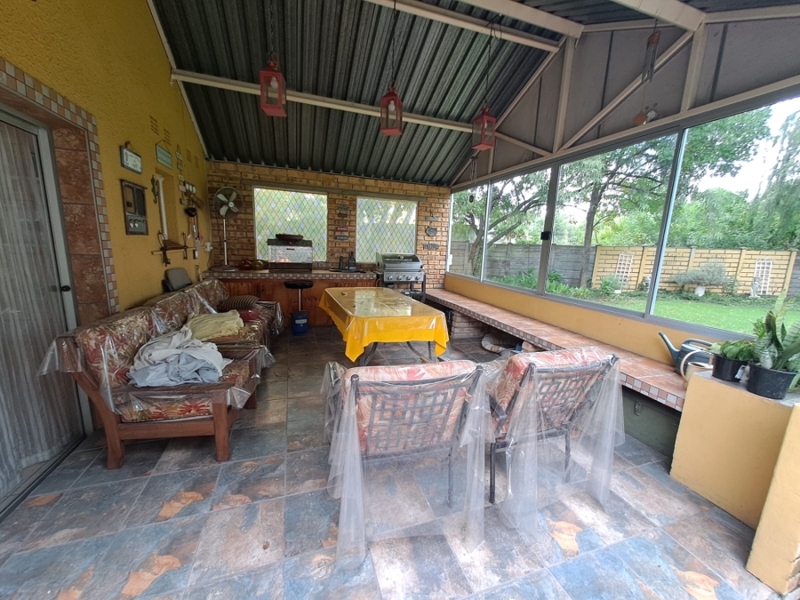 4 Bedroom Property for Sale in Three Rivers Proper Gauteng