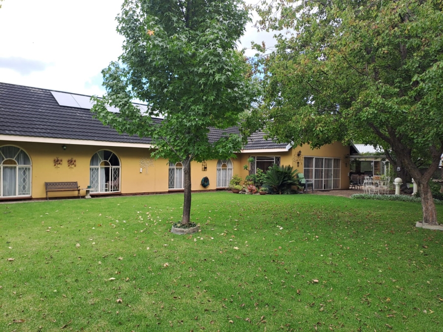 4 Bedroom Property for Sale in Three Rivers Proper Gauteng