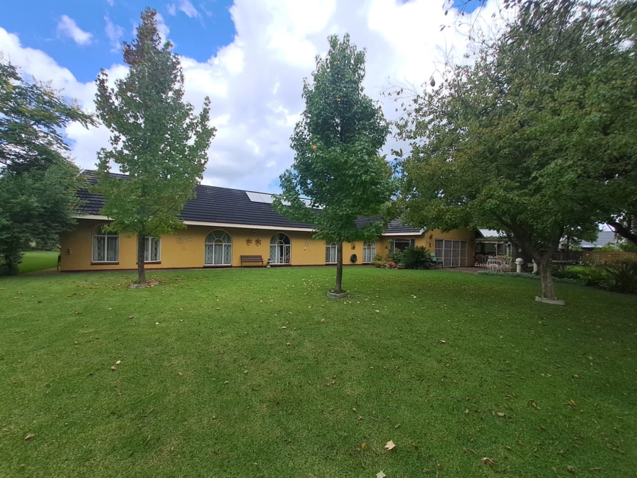 4 Bedroom Property for Sale in Three Rivers Proper Gauteng