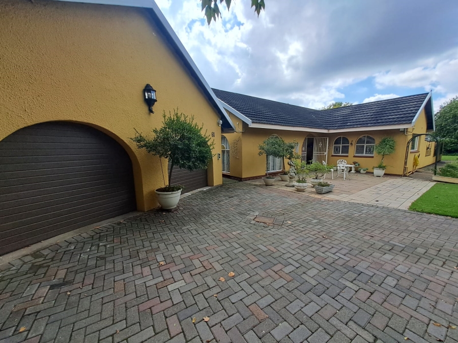 4 Bedroom Property for Sale in Three Rivers Proper Gauteng
