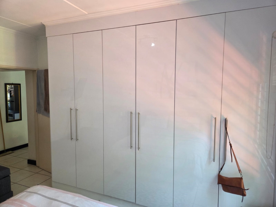 2 Bedroom Property for Sale in Sunninghill Gauteng