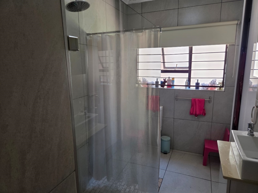 2 Bedroom Property for Sale in Sunninghill Gauteng