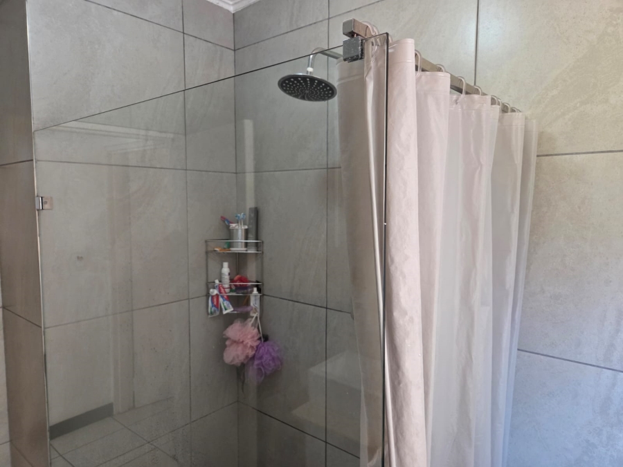 2 Bedroom Property for Sale in Sunninghill Gauteng