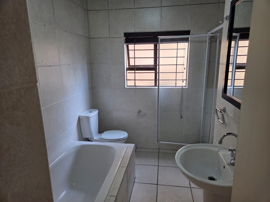 2 Bedroom Property for Sale in Sunninghill Gauteng