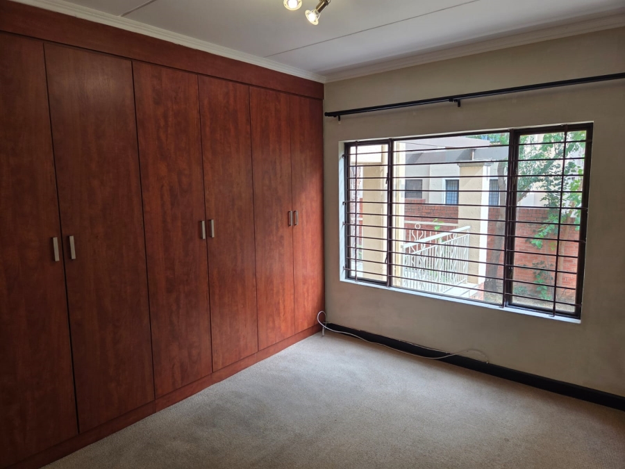 2 Bedroom Property for Sale in Sunninghill Gauteng