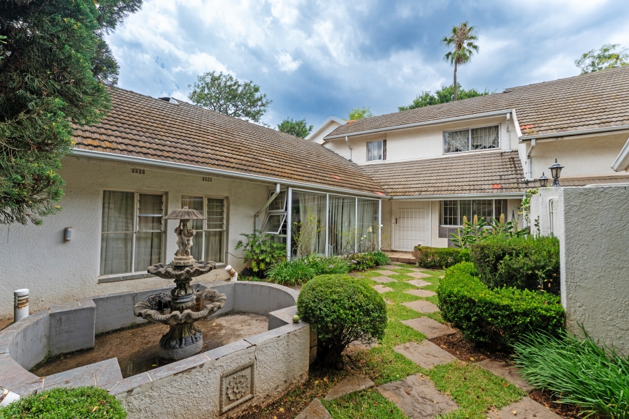 5 Bedroom Property for Sale in Glenadrienne West Gauteng