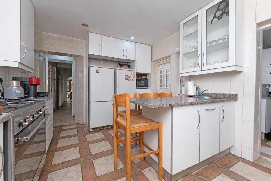 5 Bedroom Property for Sale in Glenadrienne West Gauteng