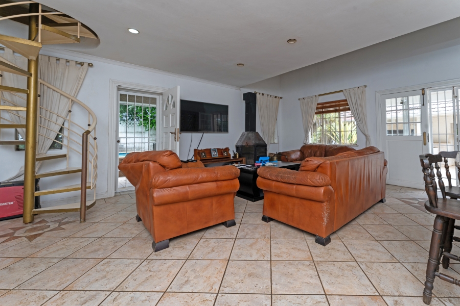 5 Bedroom Property for Sale in Glenadrienne West Gauteng