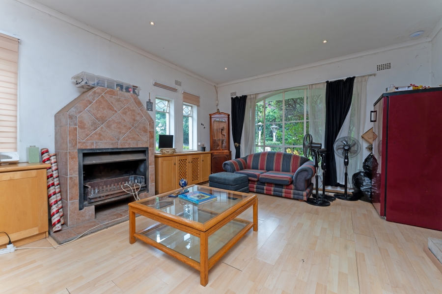 5 Bedroom Property for Sale in Glenadrienne West Gauteng