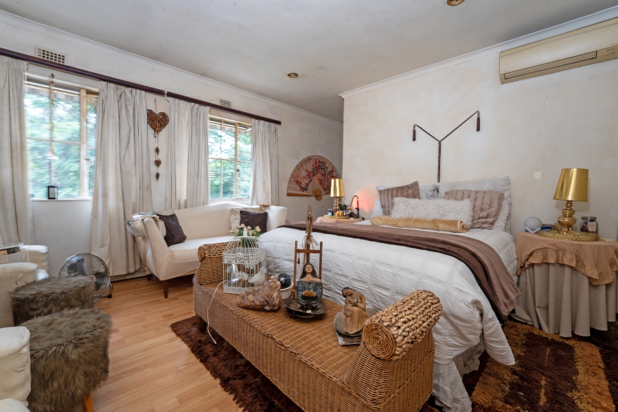 5 Bedroom Property for Sale in Glenadrienne West Gauteng