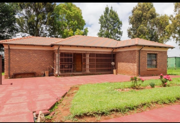 5 Bedroom Property for Sale in Springs Rural Gauteng