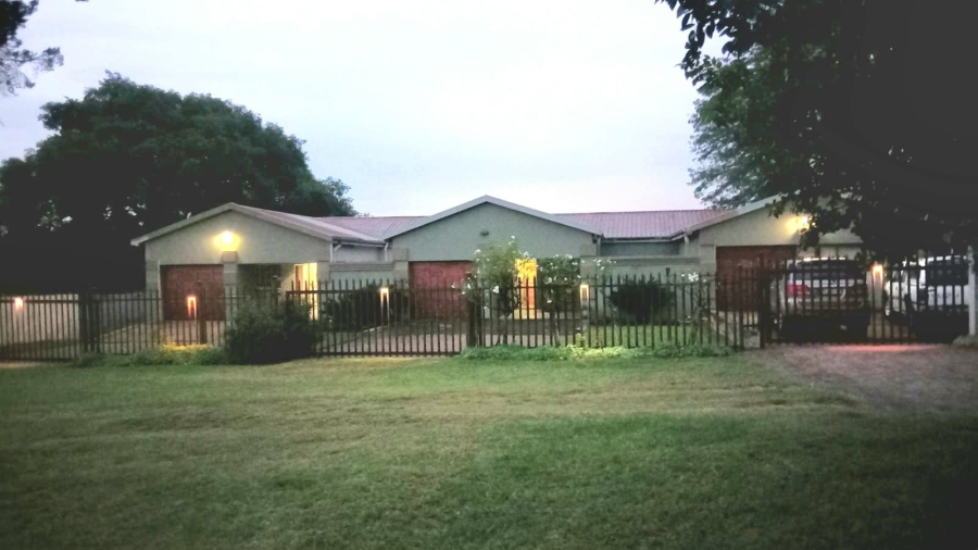 6 Bedroom Property for Sale in Glen Donald A H Gauteng