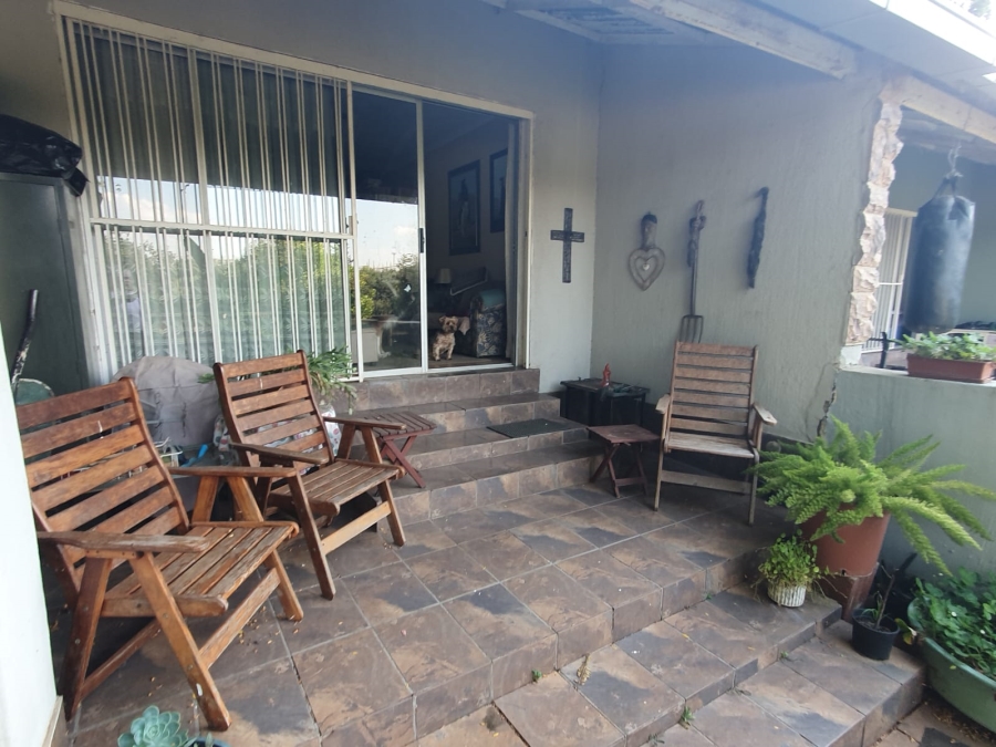 6 Bedroom Property for Sale in Glen Donald A H Gauteng