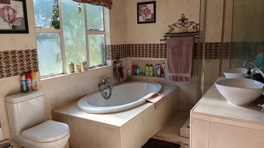 4 Bedroom Property for Sale in Glen Donald A H Gauteng